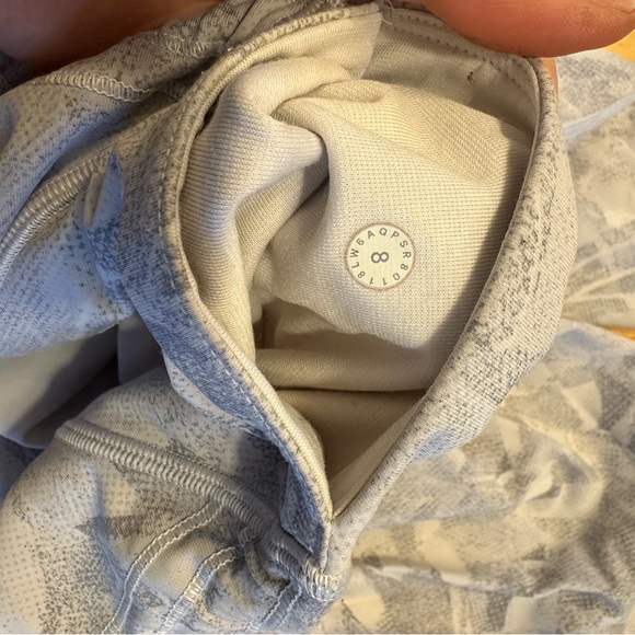 Lululemon crop leggings - Picture 2 of 2